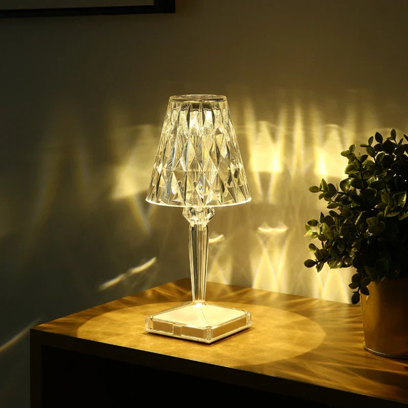 Elegancka lampa stołowa z kryształowym wzorem - CrystalLuxe-przezroczysty-Trend Polska