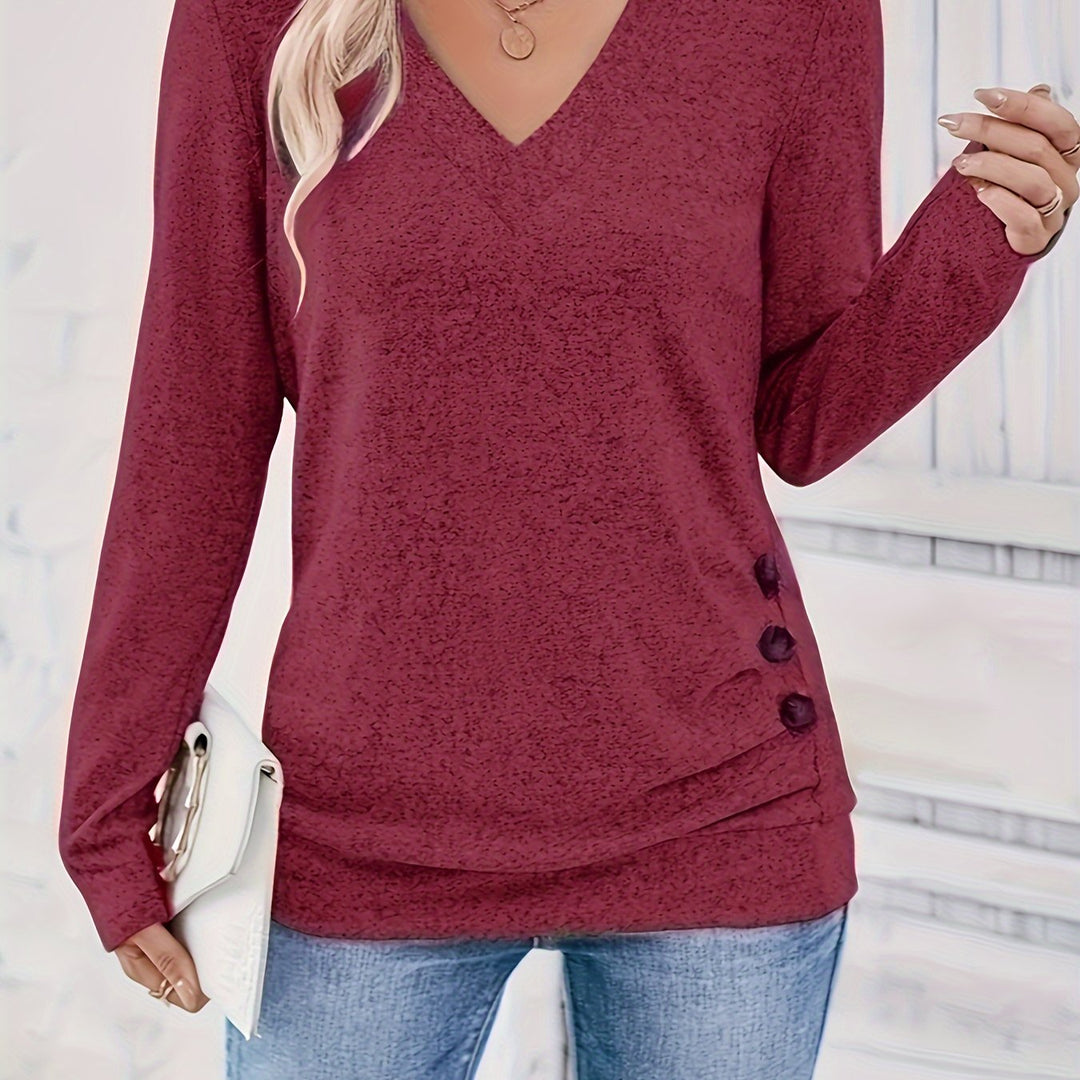 Sweter damski z dekoltem w serek i detalem w postaci guzika – Iris