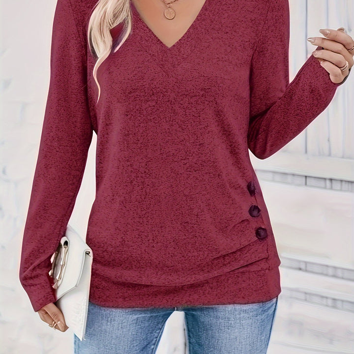 Sweter damski z dekoltem w serek i detalem w postaci guzika – Iris