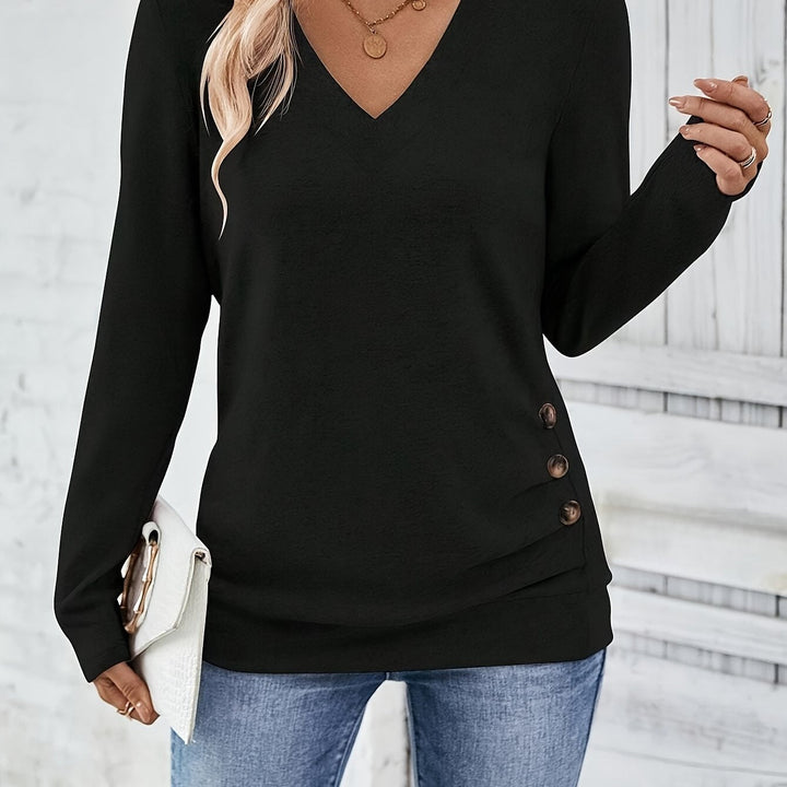 Sweter damski z dekoltem w serek i detalem w postaci guzika – Iris