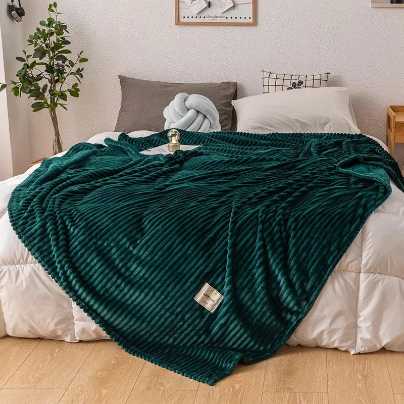 Gruba Flanellen Koc Jesienny - WarmHaven-Ciemnozielony-70x100cm-Trend Polska