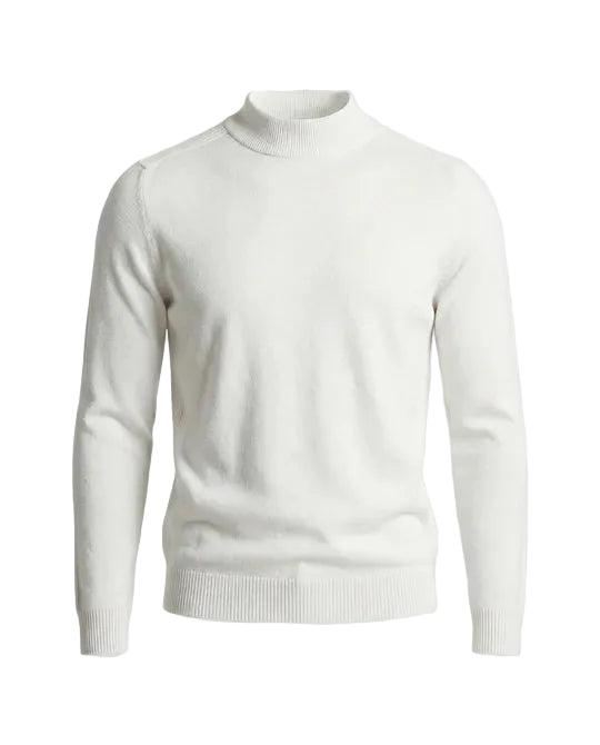 Sweter w kolorze białym ze stójką, widok z przodu na jasnym tle 2