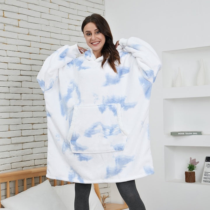 Hoodie i koc | Wspaniała kombinacja miękkiego hoodie i wygodnego koca w jednym!-Wypłukany biały i niebieski-Trend Polska