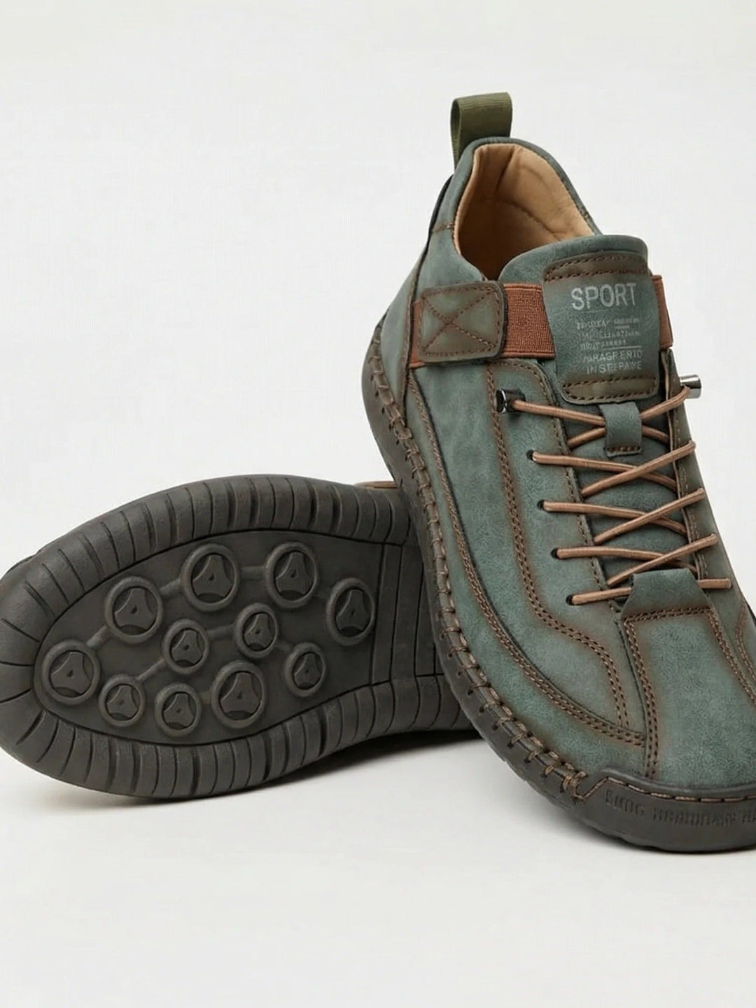 Zielonoszare sneakersy z brązowymi sznurówkami i paskiem oraz ciemną podeszwą pokazaną od spodu 16