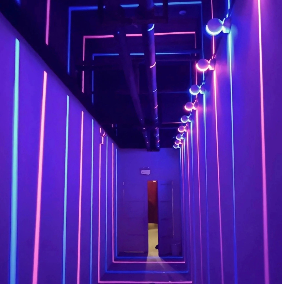 Inteligentne oświetlenie LED w pasku z projekcją 360° - Lumovibe-Biały-Chłodna biel-Trend Polska