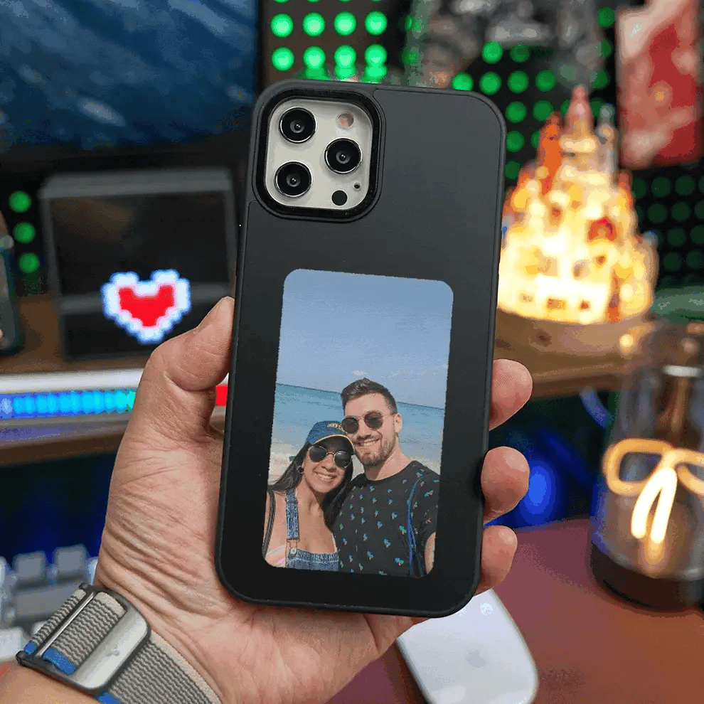 Interaktywna foto etui na iPhone - PixelShell-Czarny-iPhone 15-Trend Polska
