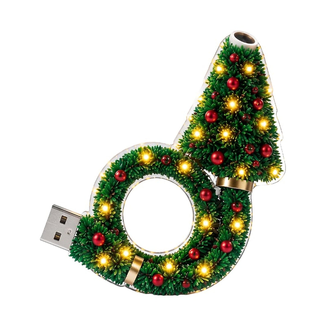 Lampa w kształcie choinki z wieńcem, ozdobiona czerwonymi bombkami i świecącymi diodami, z wtyczką USB, na białym tle. 1