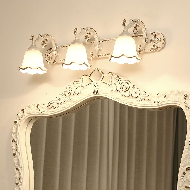 Klasztczna Lampa Ścienna w Stylu Vintage – Aurora-Białe Złoto-3 Płomienie-Trend Polska