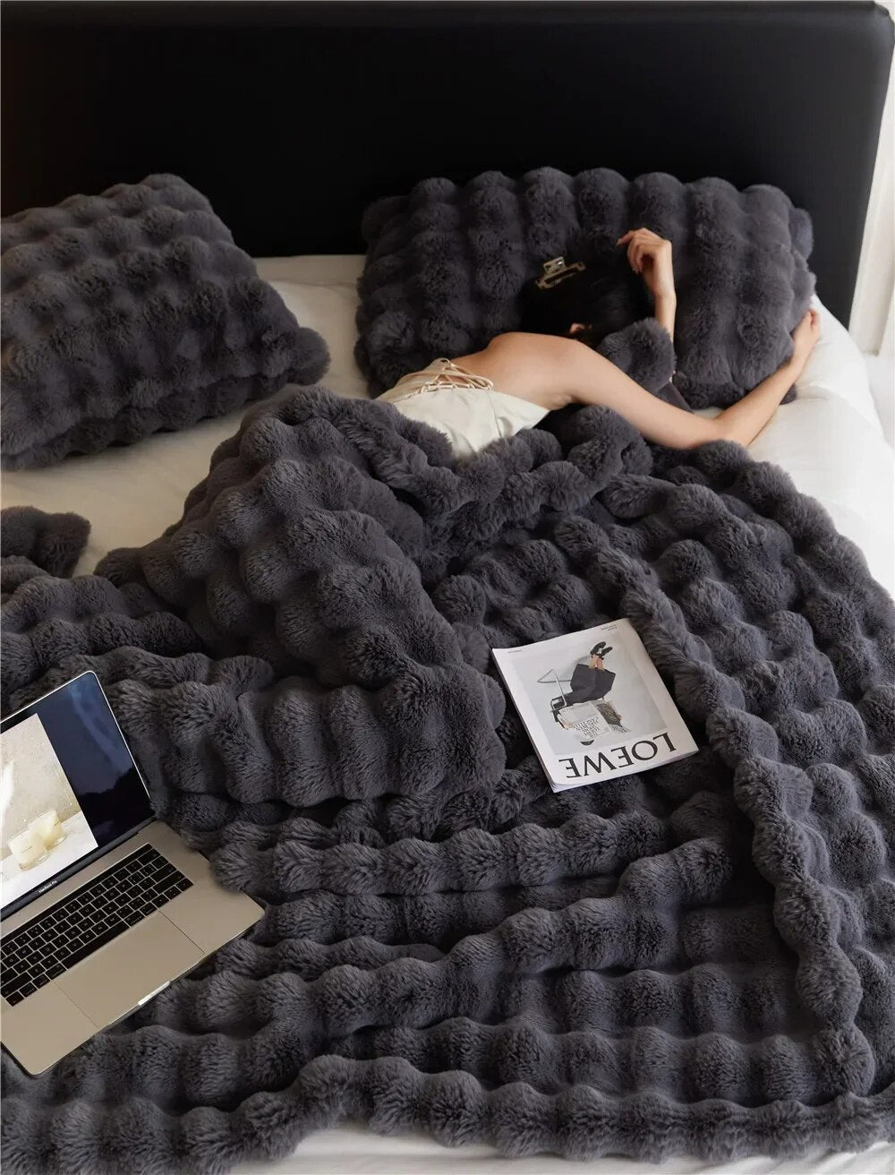 Koc Plush, o którym wszyscy mówią! - WarmWol-Ciemnoszary-100x160cm (39x63in)-Trend Polska