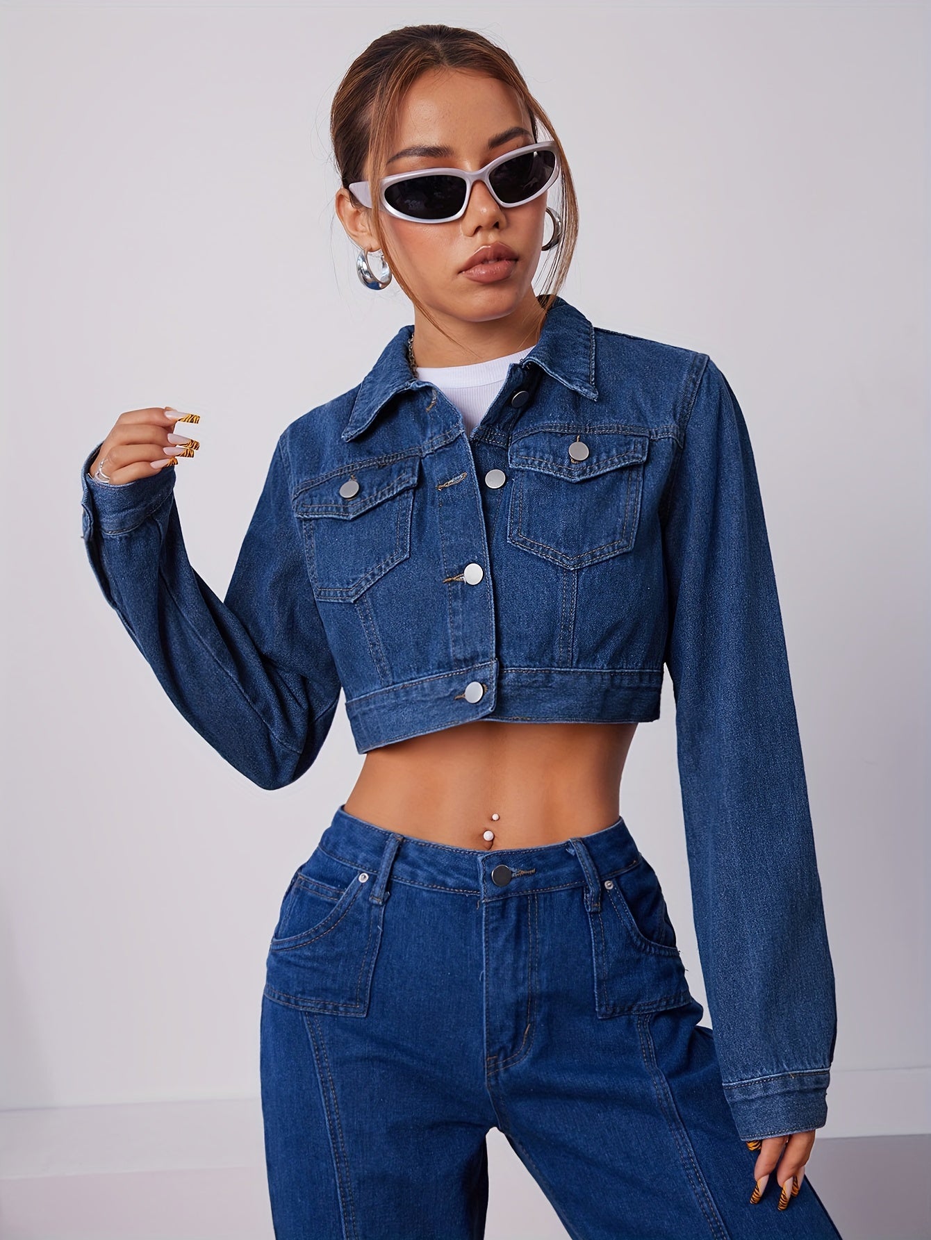 Krótka, dopasowana kurtka dżinsowa w vintage niebieskim - Elise-XS-Trend Polska