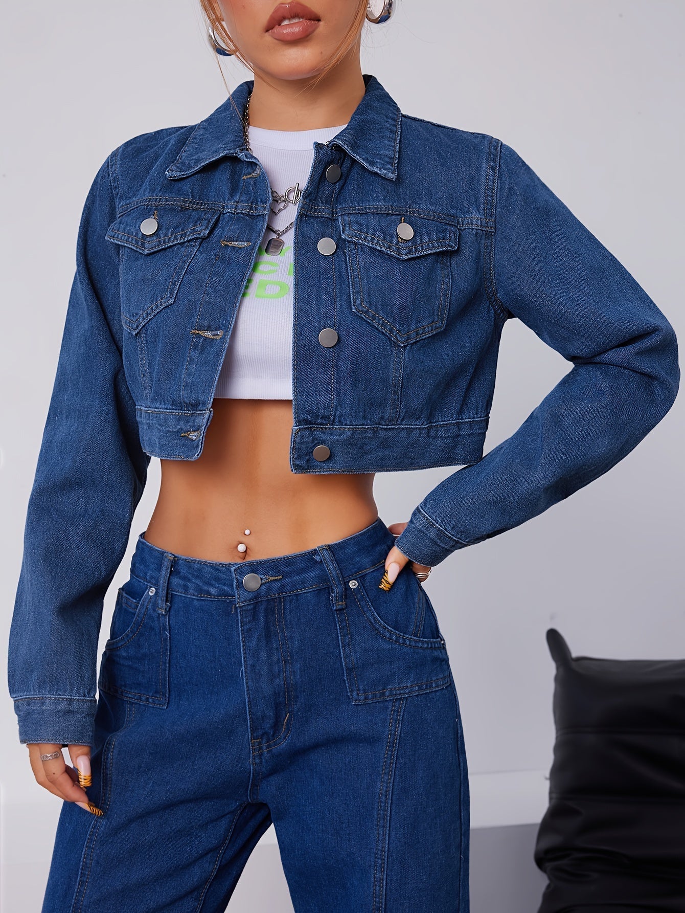 Krótka, dopasowana kurtka dżinsowa w vintage niebieskim - Elise-XS-Trend Polska