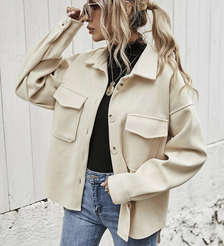 Krótka kurtka z listwą guzikową – Elodie-Beżowy-S-Trend Polska