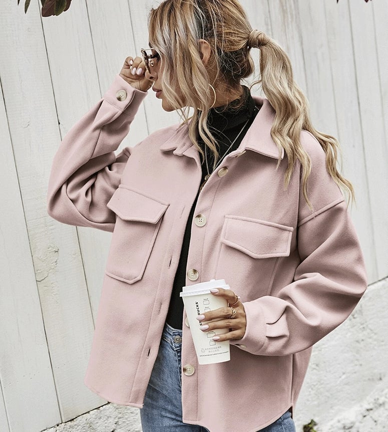 Krótka kurtka z listwą guzikową – Elodie-Róża-S-Trend Polska