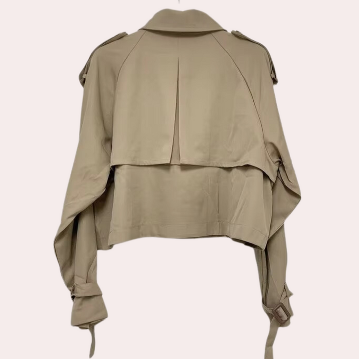 Krótki płaszcz damski o nowoczesnym wyglądzie - Sienna-Khaki-Trend Polska