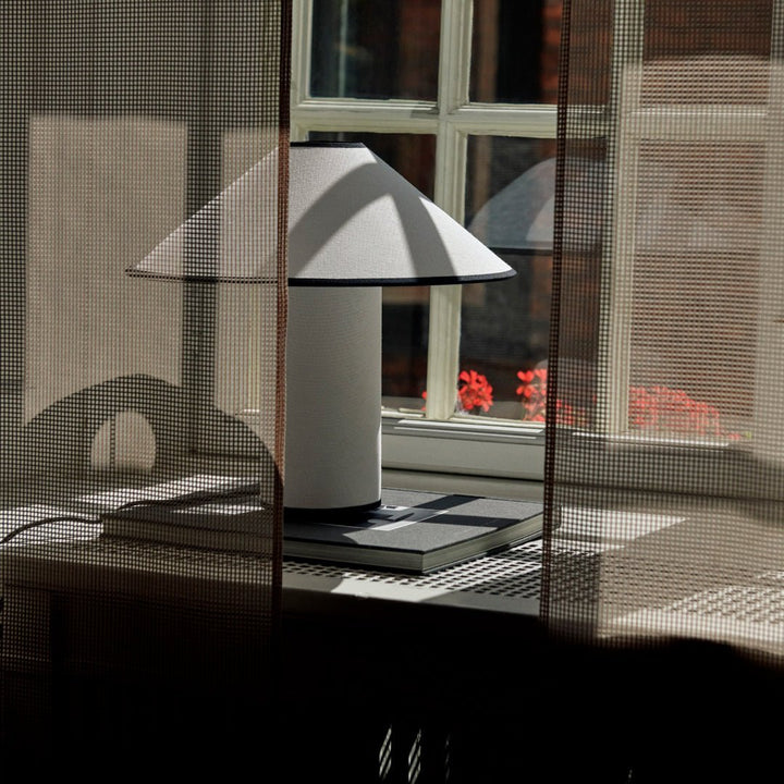 Lampa stołowa z tkaninowym kloszem – Lunara-Czerwony + Biały-Trend Polska