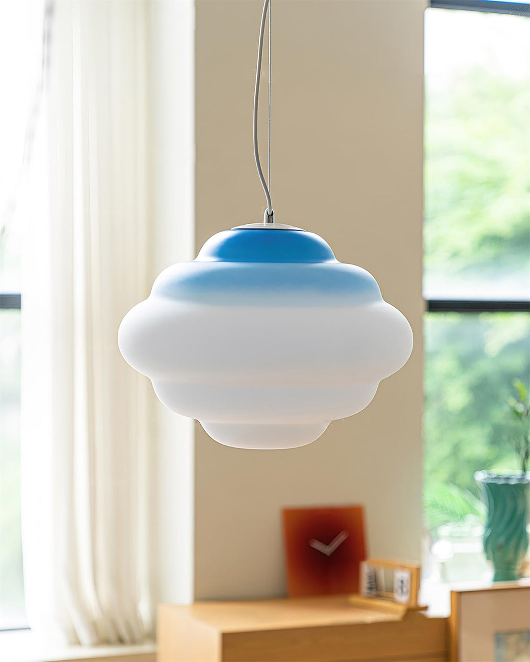Lampa wisząca z gradientem i miękkim rozproszeniem światła - Aérola-Czerwony-Trend Polska