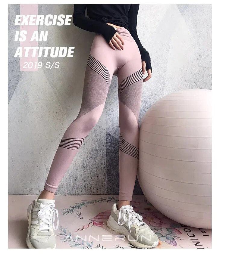 Legginsy sportowe dla kobiet - Livia-Różowy-XS-Trend Polska