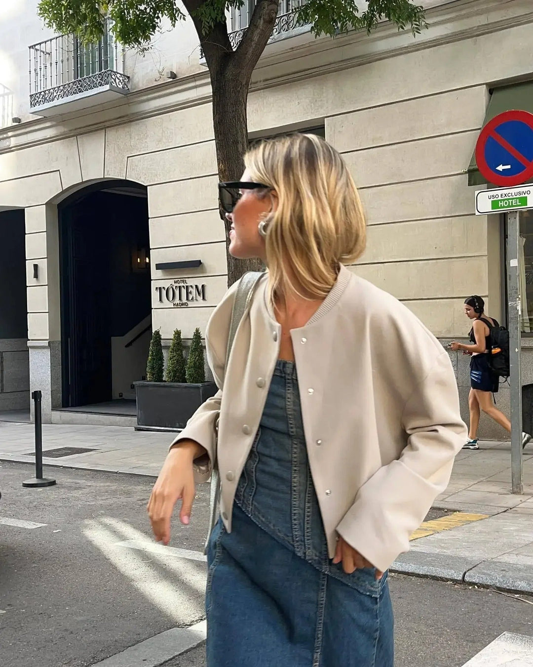Lekka damska bomberka na lato – Casual Chic z stójką-Beżowy-S-Trend Polska
