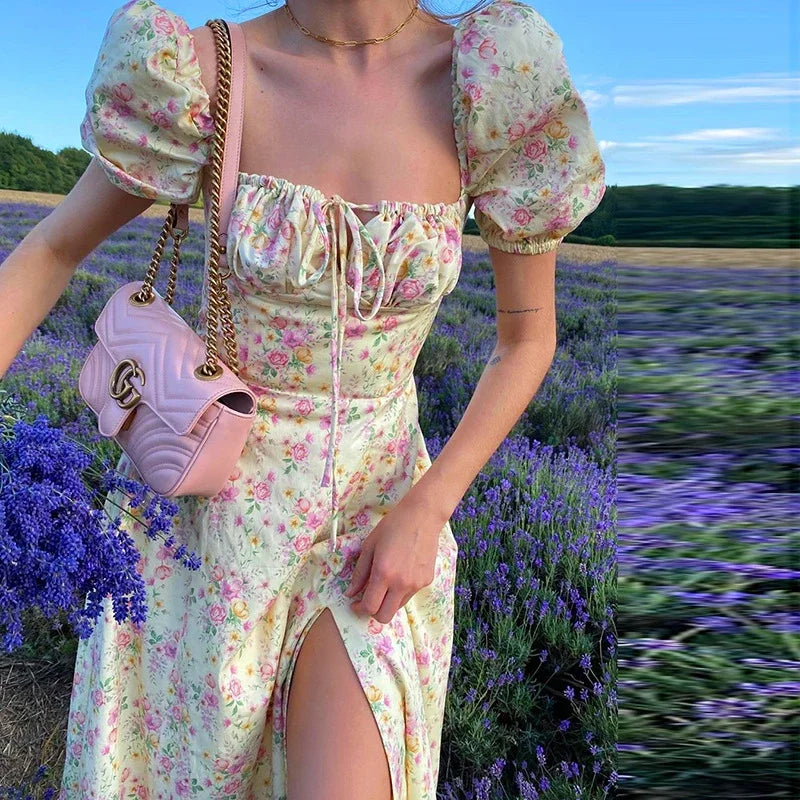 Lekka i stylowa letnia sukienka w kwiatowy wzór z bufkami – Elina-S-Trend Polska