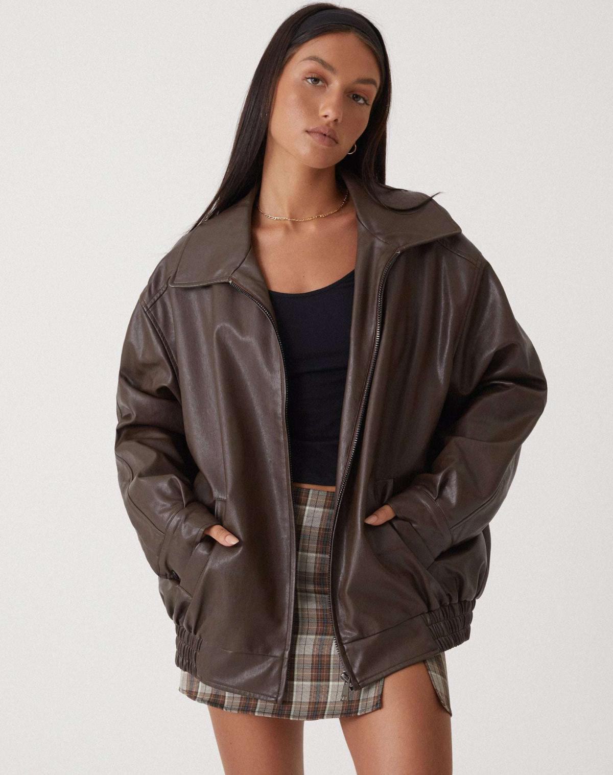 Luźna oversize damska kurtka skórzana – Yara-Brązowy-XS-Trend Polska