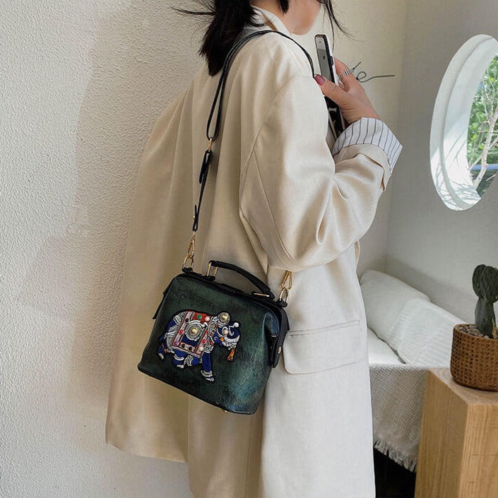 Torba na ramię z haftowanym mandalą – Lekka, wielofunkcyjna, boho design