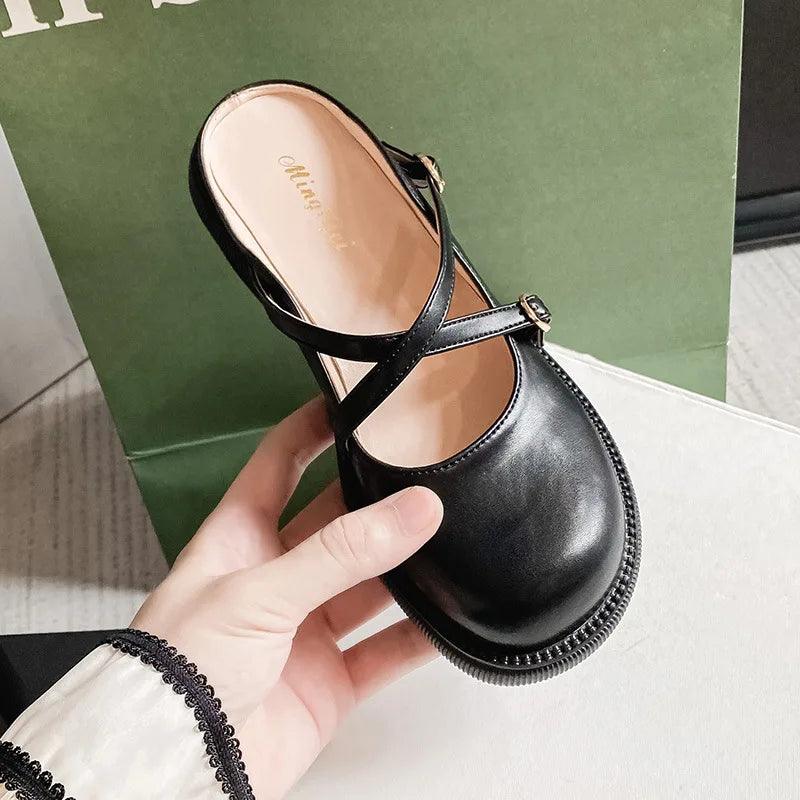 Mary Jane Pumps z eleganckim zapięciem - Clara-Czarny-35-Trend Polska