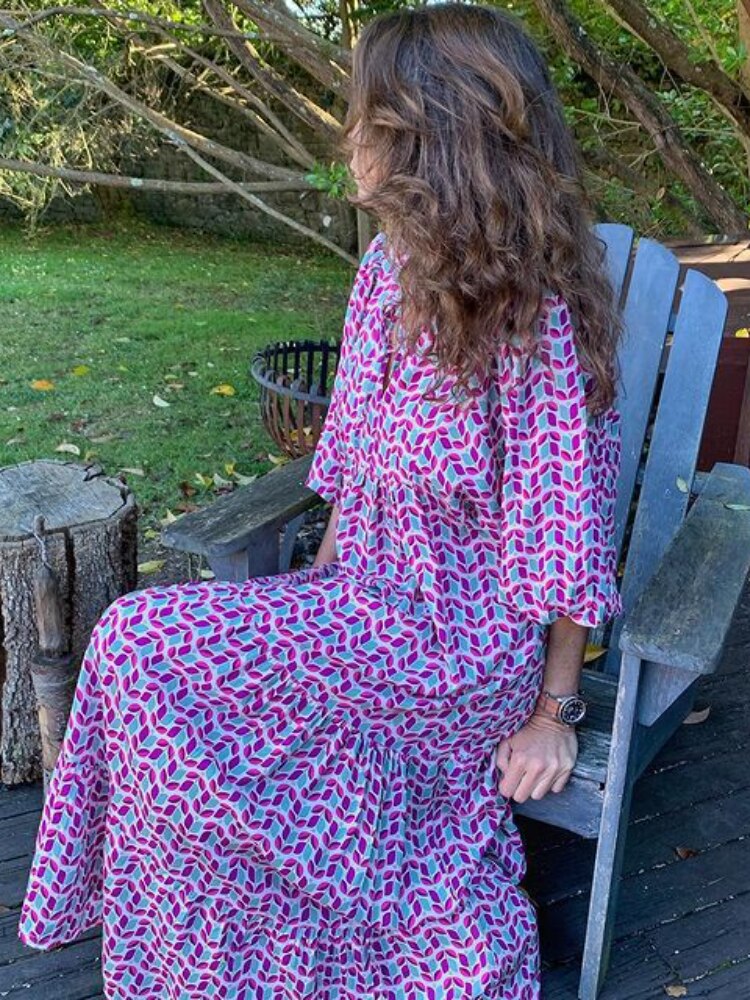 Maxi sukienka z nadrukiem z paskiem w talii – Aurelia-Lila Blau-S-Trend Polska