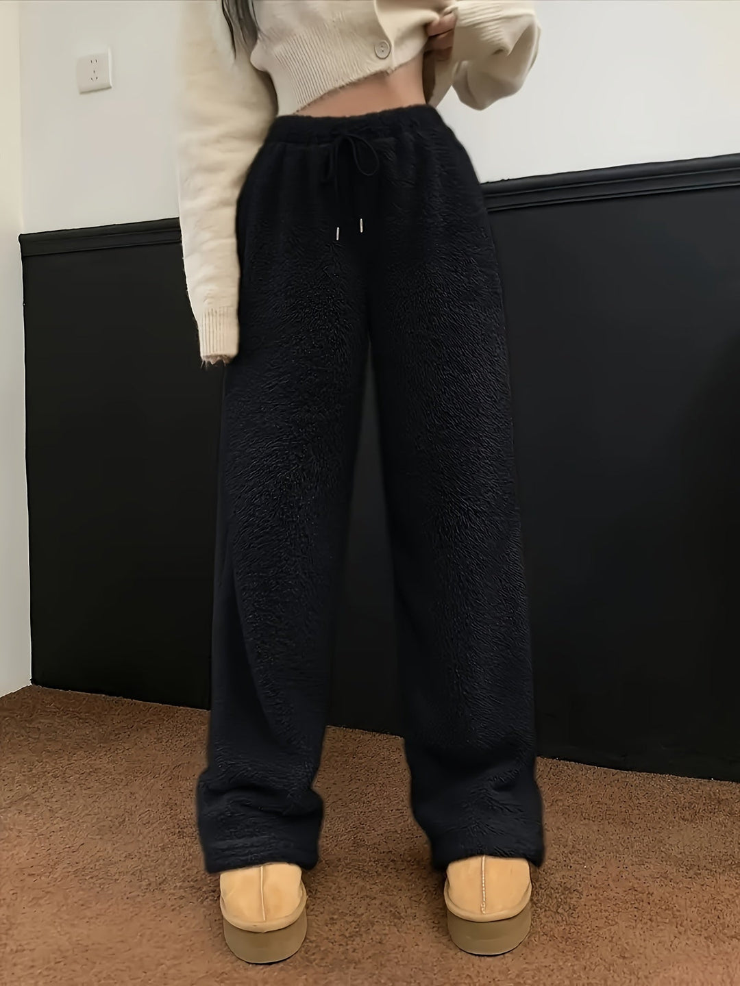 Miękkie spodnie loungewear z teddy sherpy dla kobiet – Noémie-Czarny-S-Trend Polska