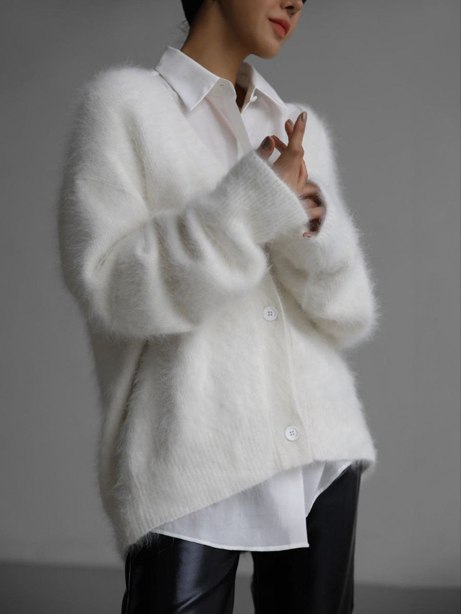 Miękko dziergany sweter damski z dekoltem w serek - Sophie-Biały-S-Trend Polska