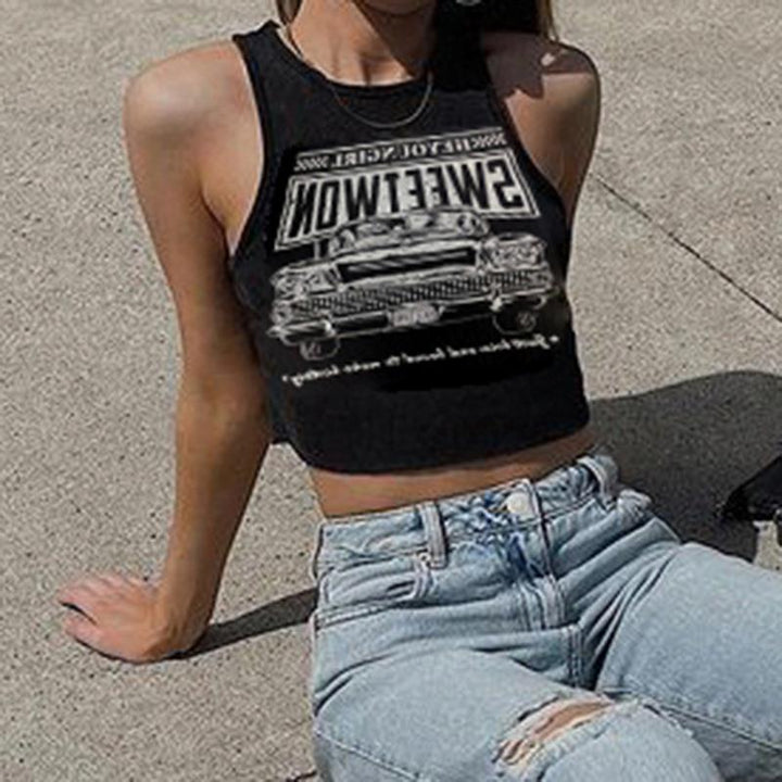Modna damska crop-top z nadrukiem samochodowym i okrągłym dekoltem – Maila-S-Trend Polska