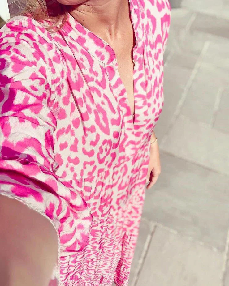 Modna maxi sukienka z różowym nadrukiem w panterkę - ChicSafari-S-Trend Polska