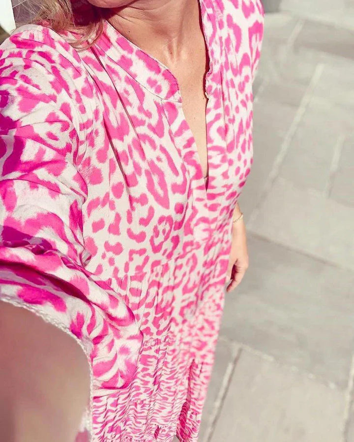 Modna maxi sukienka z różowym nadrukiem w panterkę - ChicSafari-S-Trend Polska