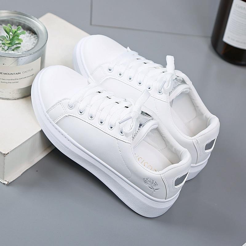 Modne damskie sneakersy z ekoskórki z metalicznymi akcentami – Norell-Biały – Złoty-35-Trend Polska