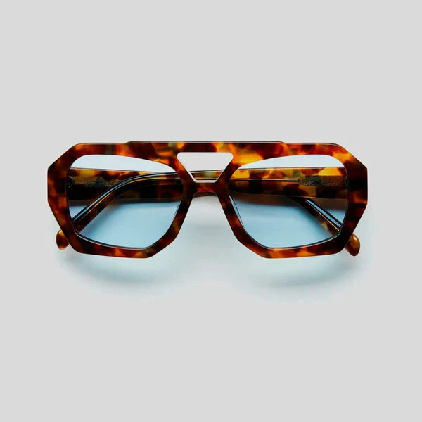 Modne Okulary przeciwsłoneczne z Glamour Detalem – Nova-Szare szkło-Trend Polska