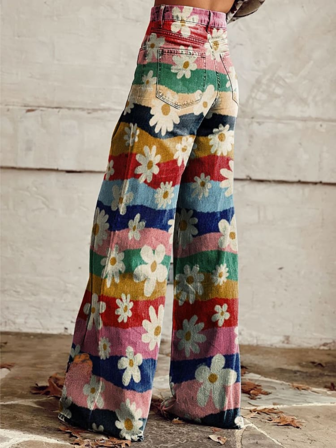 Modne retro-botaniczne spodnie z dzwonami i wysokim stanem – Mirella-S-Trend Polska