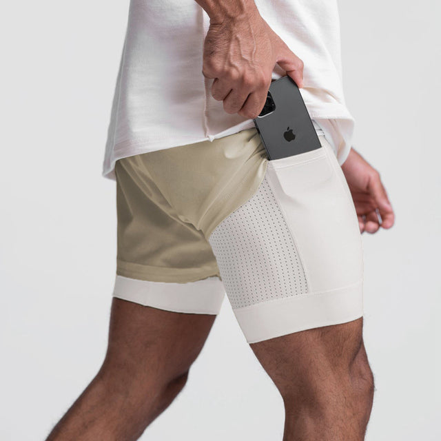 Modne szorty sportowe z oddychającego materiału i kieszenią boczną – Marky-Jasny khaki-S-Trend Polska