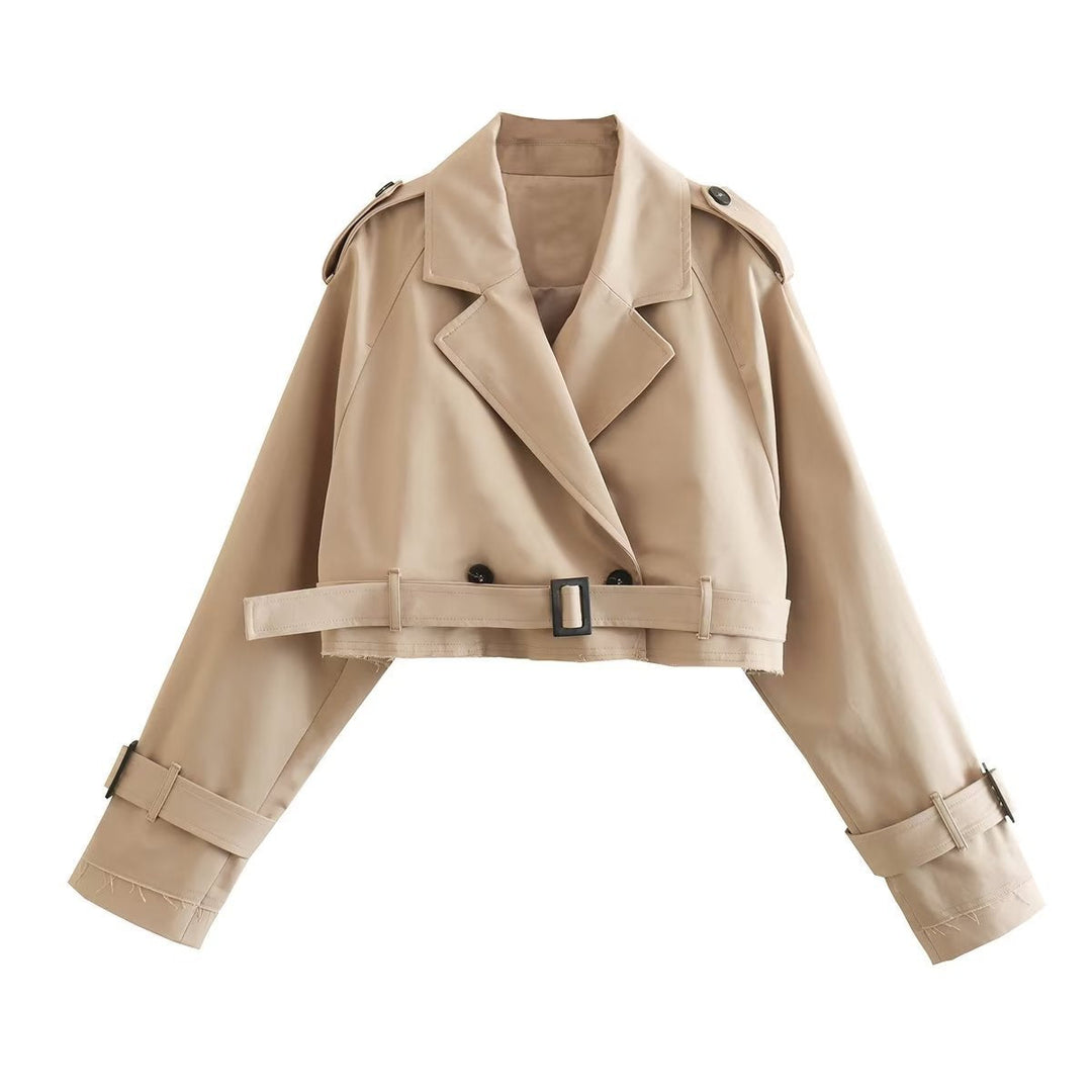 Modny krótki płaszcz damski typu trench z paskiem – Amelie-Khaki-XS-Trend Polska