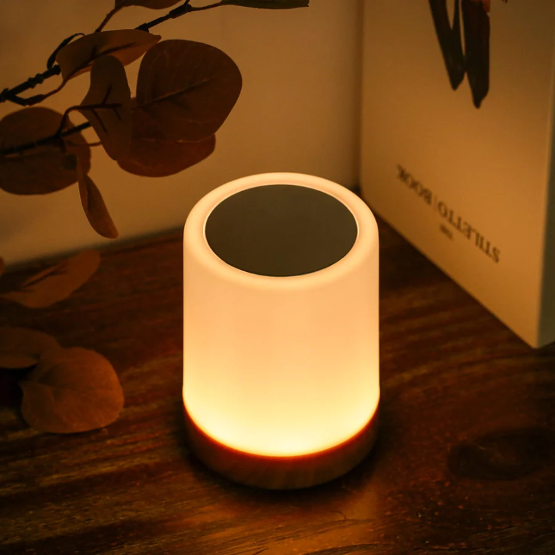 Niedoświetlana lampka nocna o nowoczesnym designie - LuxeTouch-Trend Polska