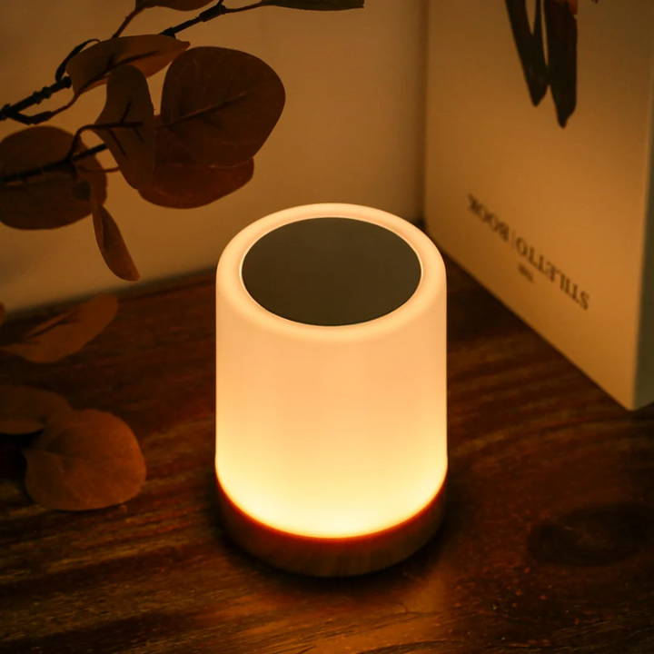 Niedoświetlana lampka nocna o nowoczesnym designie - LuxeTouch-Trend Polska