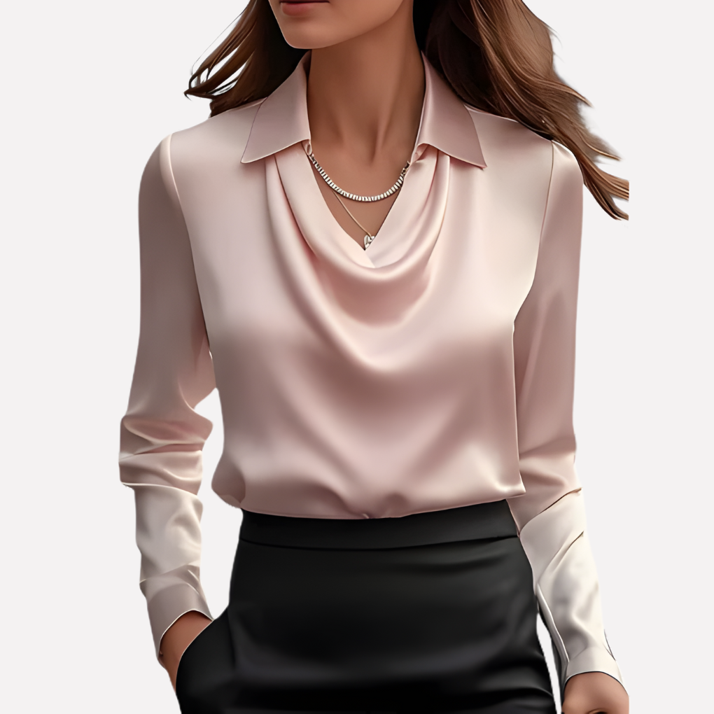 Pudroworóżowa satynowa bluzka z drapowanym dekoltem i długim rękawem, z czarną spódnicą 9
