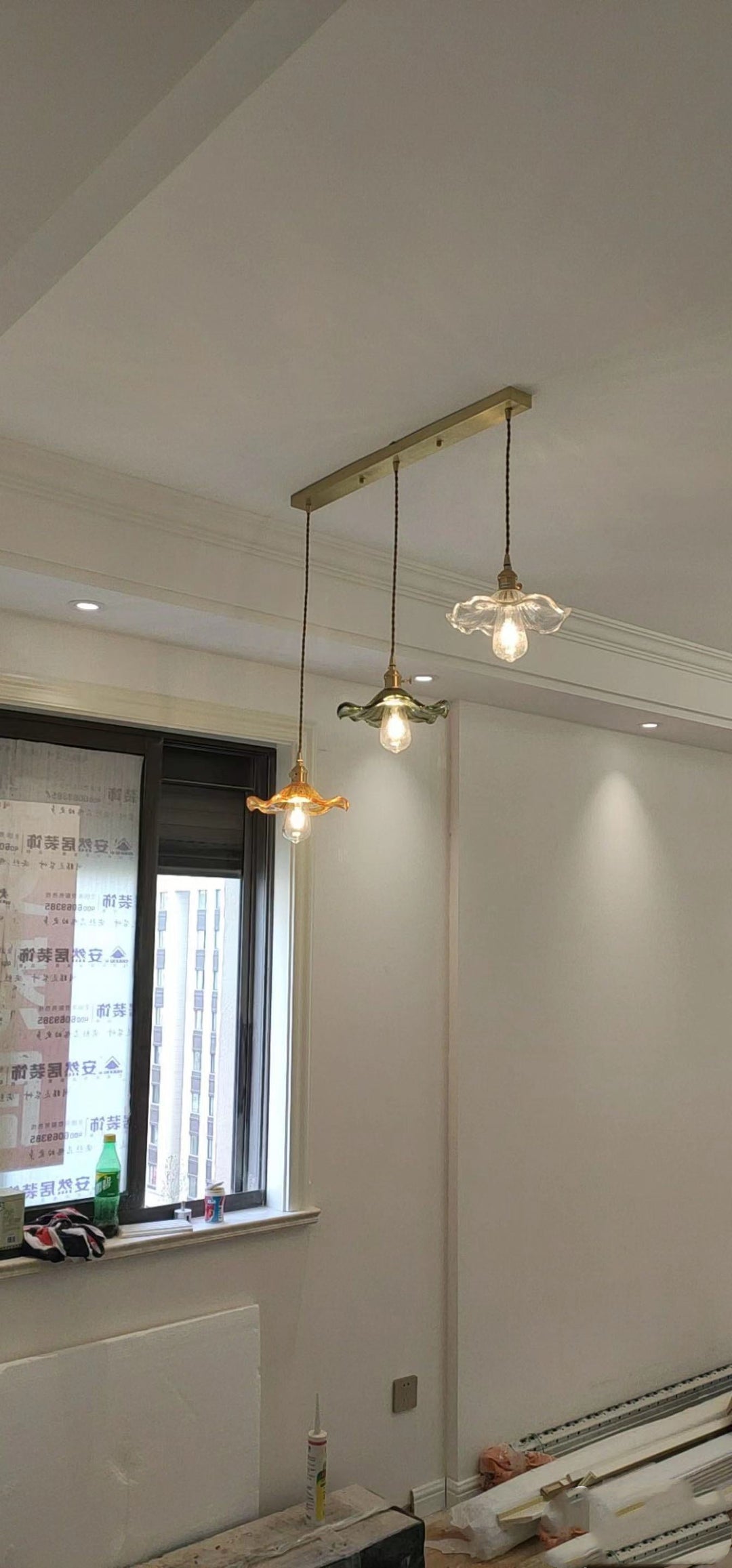 NORDIC DESIGN LED LAMPA WISZĄCA | KOLOROWE SZKŁO I MIEDŹ OŚWIETLENIE DO SYPIALNI, SALONU I BARU-Płyta sufitowa 3-głowicowa 1-Trend Polska