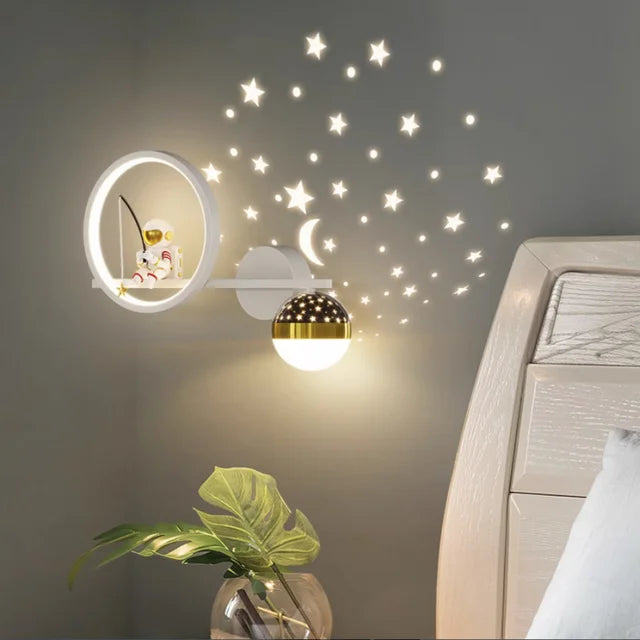 Nowoczesna lampa ścienna do pokoi dziecięcych - TinyGlow-Białe w prawo-Trzy kolory-Trend Polska