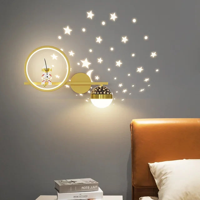 Nowoczesna lampa ścienna do pokoi dziecięcych - TinyGlow-Złoto po prawej stronie-Trzy kolory-Trend Polska