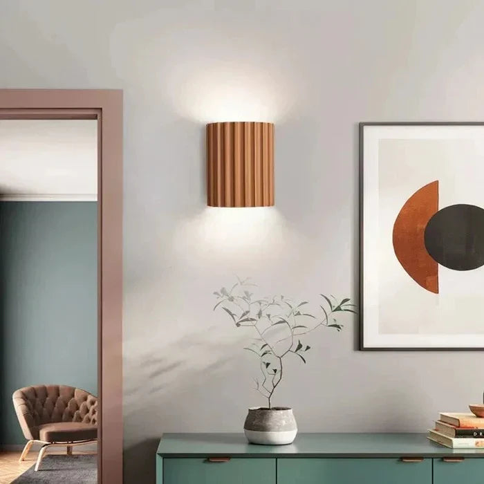 Nowoczesna lampa ścienna z żywicy - ArtisticWave-Biały-Ciepłe dowcipy-Trend Polska
