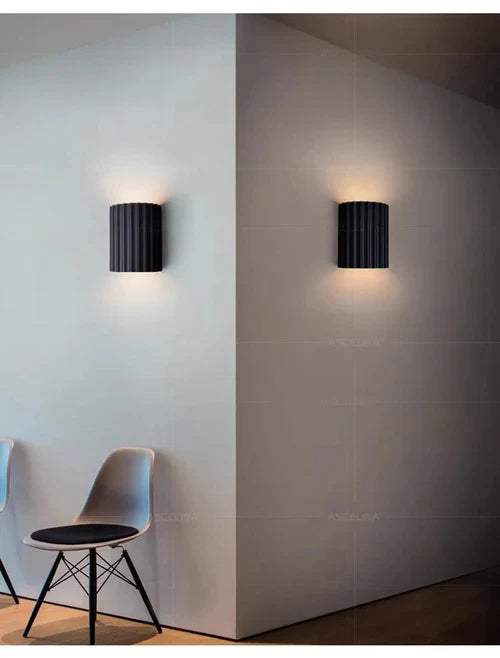 Nowoczesna lampa ścienna z żywicy - ArtisticWave-Biały-Ciepłe dowcipy-Trend Polska