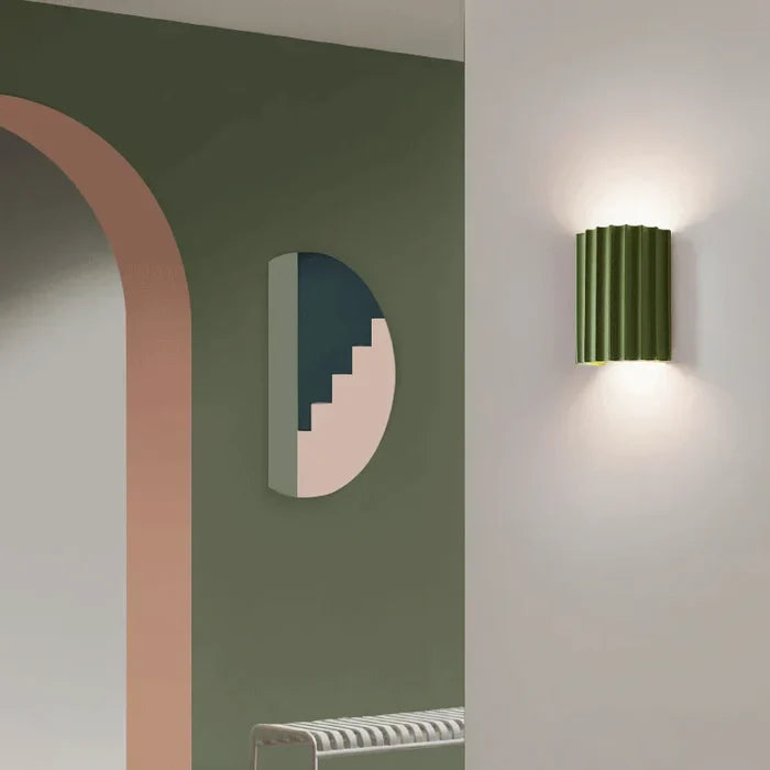 Nowoczesna lampa ścienna z żywicy - ArtisticWave-Biały-Ciepłe dowcipy-Trend Polska