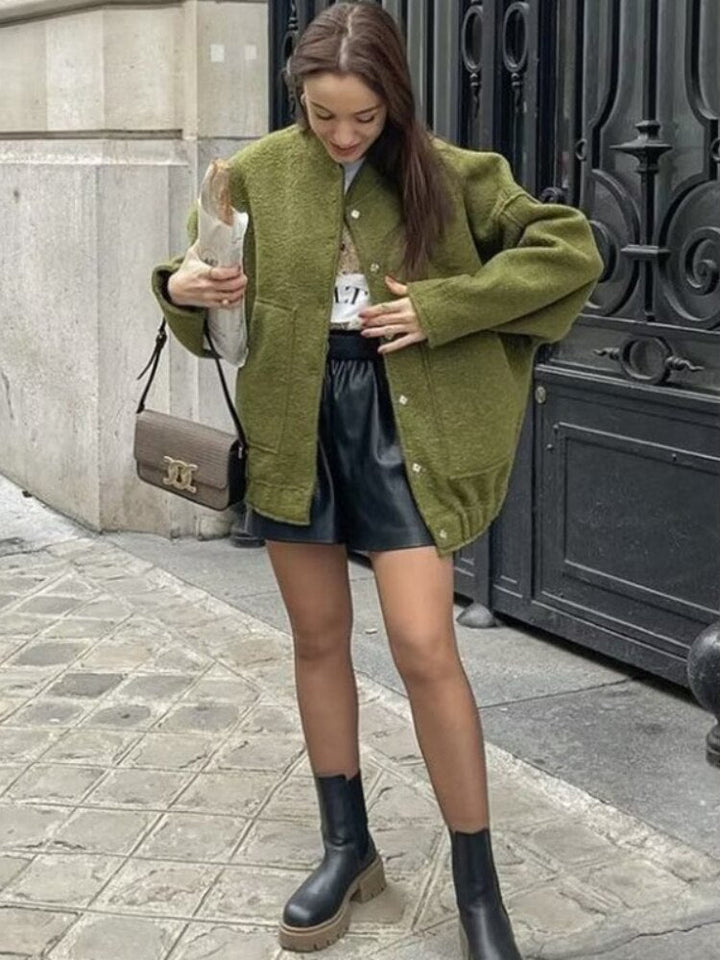 Overdimensionowany wełniany płaszcz z okrągłym dekoltem i guzikami - Selena-Kamel-S-Trend Polska
