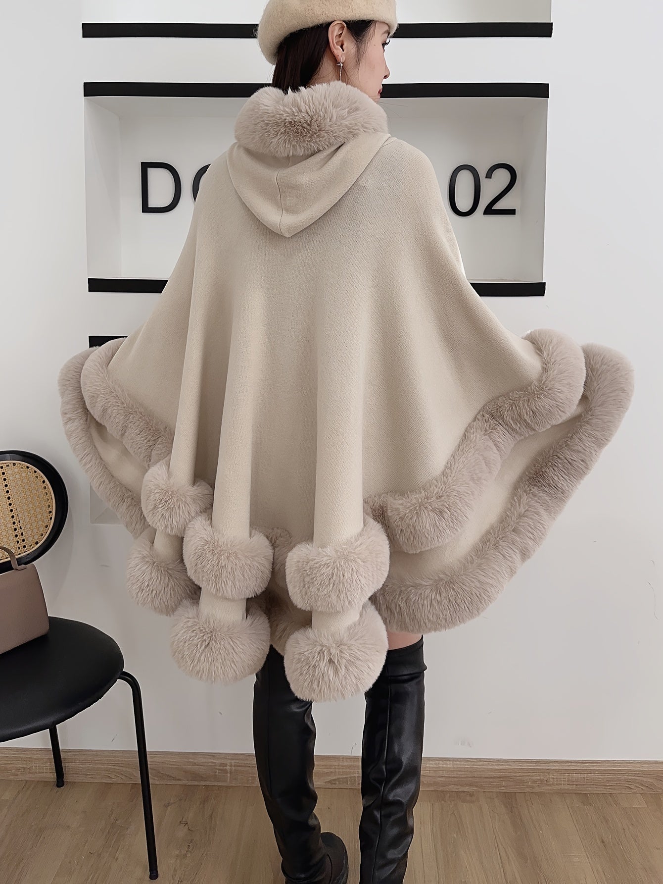 Oversized Furry Cape Jas dla Kobiet - Fiona-Bordeaux czerwień-S-Trend Polska