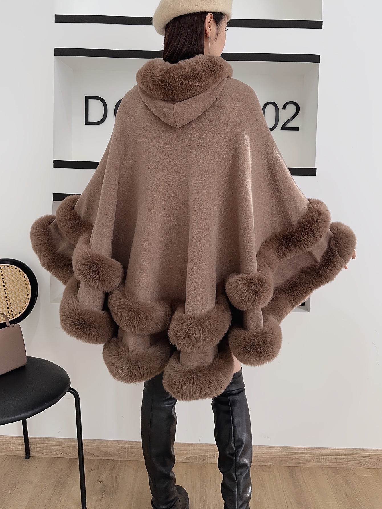 Oversized Furry Cape Jas dla Kobiet - Fiona-Bordeaux czerwień-S-Trend Polska
