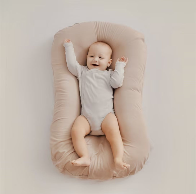 Poduszka dla niemowląt DreamNest | Bezpieczna, wygodna, ergonomiczna, miękka i uniwersalna-Różowy-Trend Polska